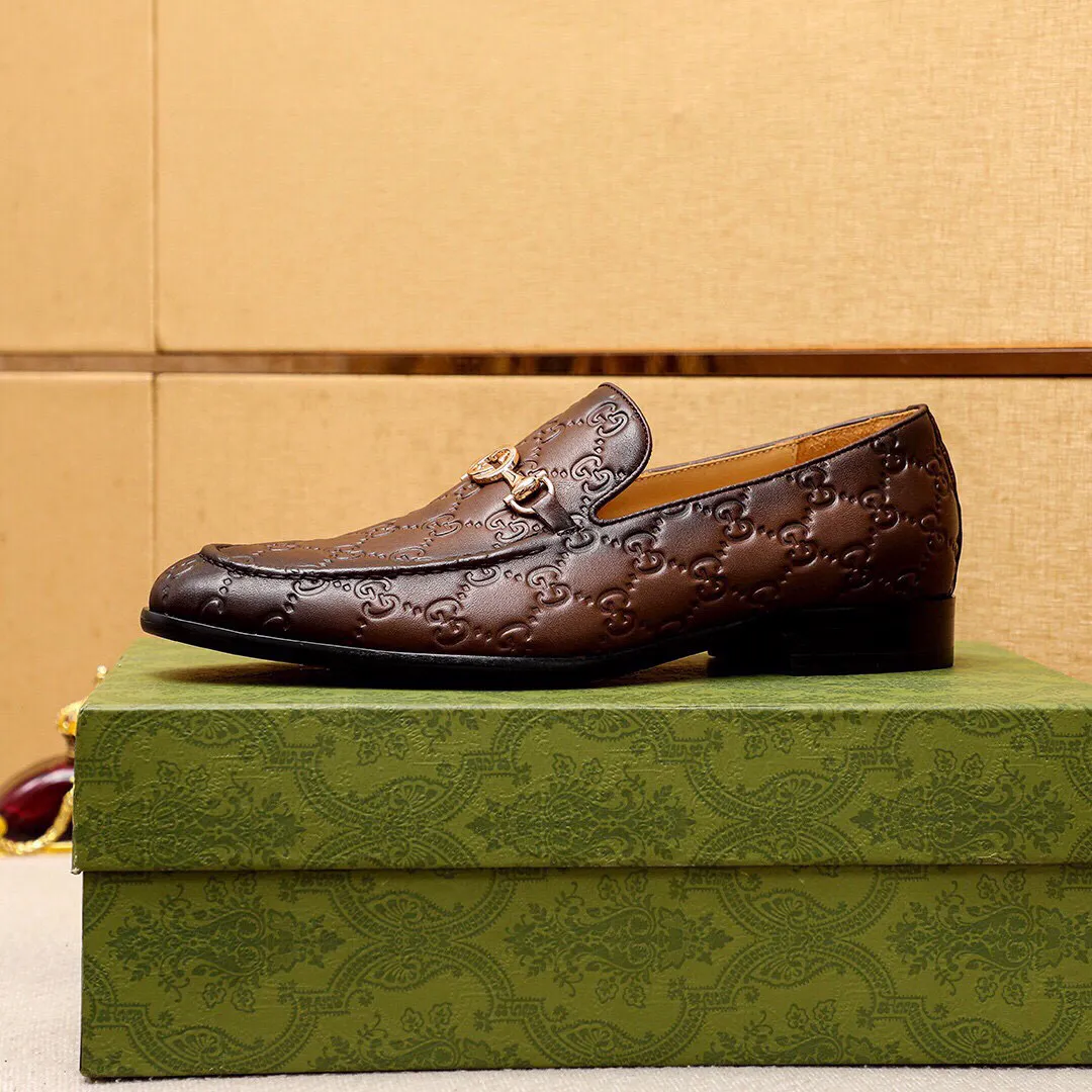 Men's shoes 💰520 💐 Product trademark: GUCCI "Gucci" casual leather shoes Regular size: 39-44 (38.45🉑️customized) Product materials: Selected imported first-layer calfskin embossed upper + luxury hardware buckle, imported water-dyed cow leather lining. Strong three-dimensional visual effect, original combination outsole Color: 3⃣️colors available